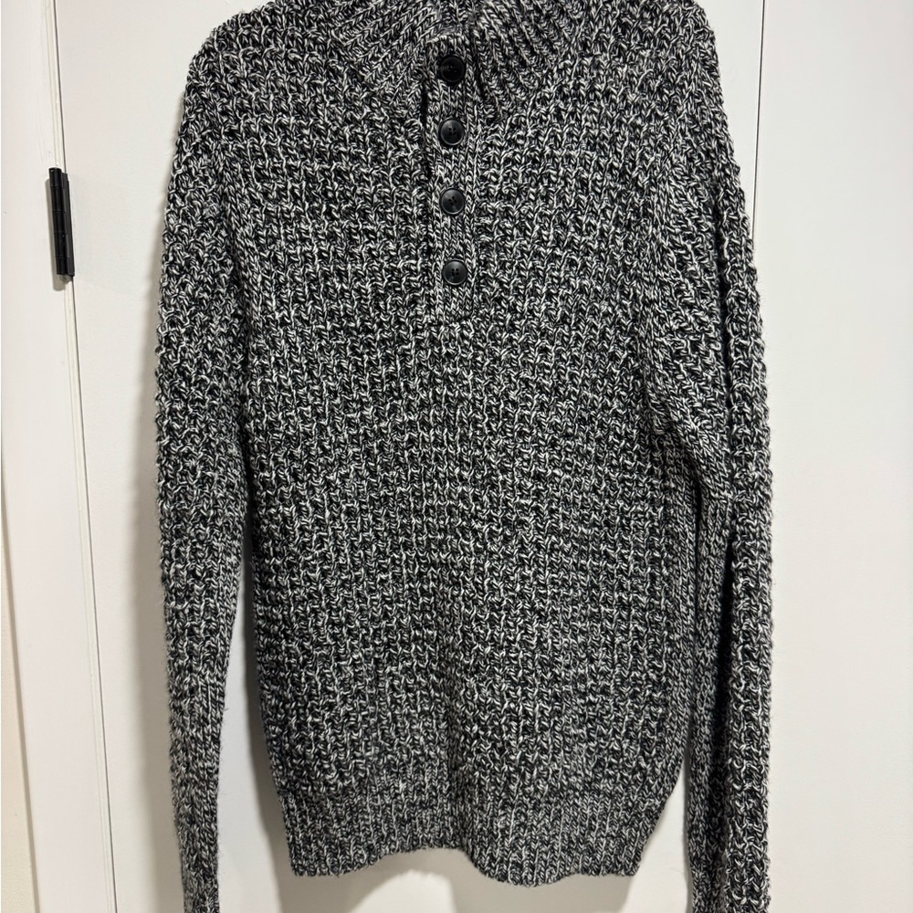 Cozy Black and Gray Crewneck Sweater with Chunky Knit